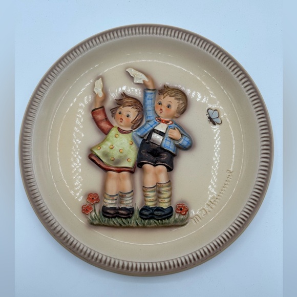 Hummel Other - M.I. HUMMEL, ANNIVERSARY 10" PLATE, "AUF WIEDERSEHEN"  DATED 1985